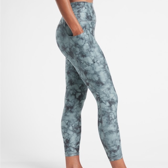 Athleta Pants - Athleta Salutation Stash Pocket II Printed 7/8 Tight